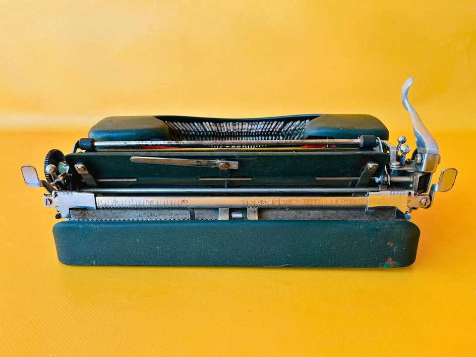 Patria Portable Typewriter with Case – Spanish QWERTY – Dark Green – Fully Serviced