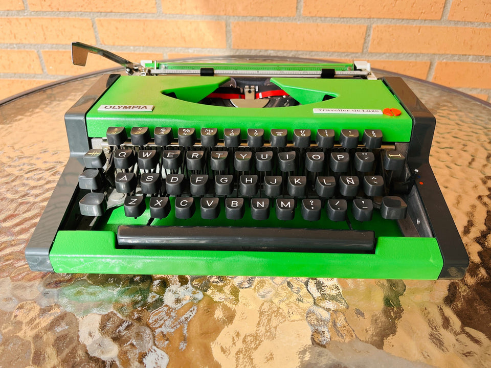💚 Custom Lime Green Olympia Traveller de Luxe Typewriter – A One-of-a-Kind Collector's Piece