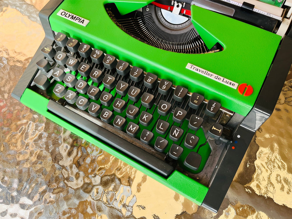 💚 Custom Lime Green Olympia Traveller de Luxe Typewriter – A One-of-a-Kind Collector's Piece