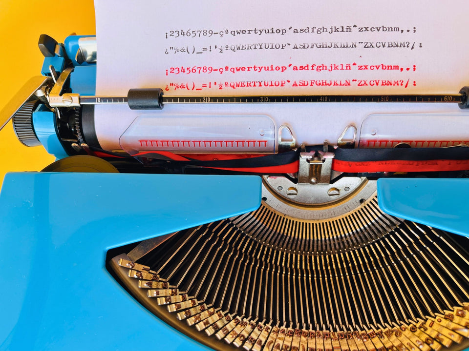 Royal Sahara typewriter typing sample black and red ribbon tested and working