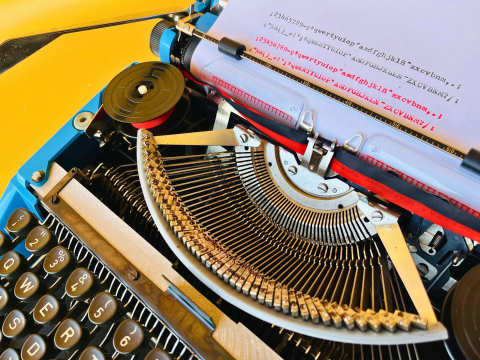 Royal Sahara Portable Typewriter Blue – Spanish QWERTY – With Case – Serviced & Working