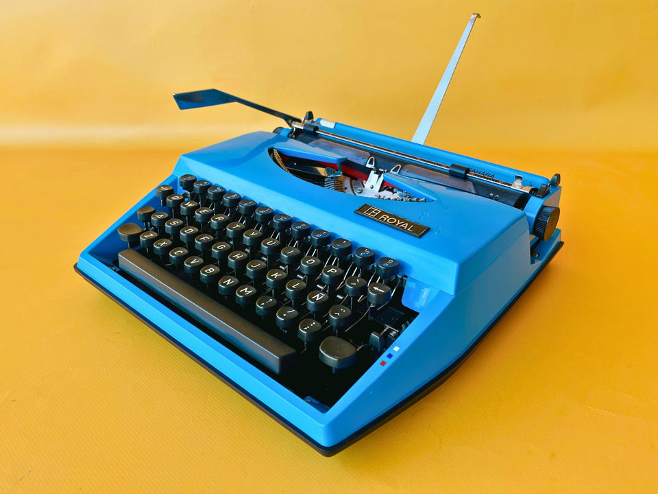Royal Sahara blue portable typewriter with case Spanish QWERTY keyboard professionally serviced
