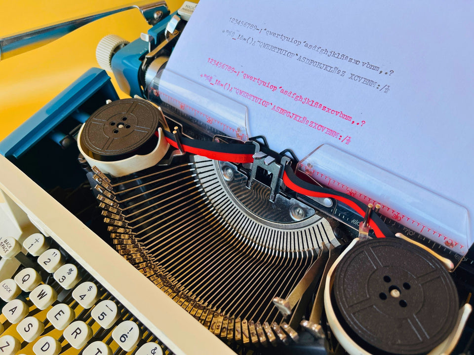 Imperial Safari Typewriter | Blue & White Portable Manual Typewriter | Spanish QWERTY | Serial S49 056912