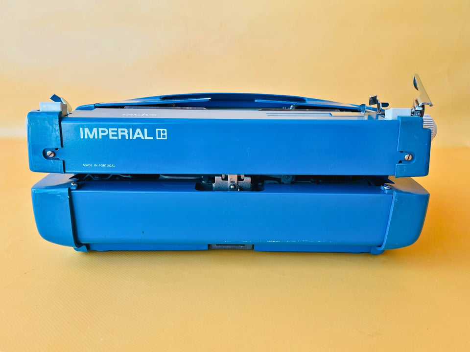 Imperial Safari Typewriter | Blue & White Portable Manual Typewriter | Spanish QWERTY | Serial S49 056912