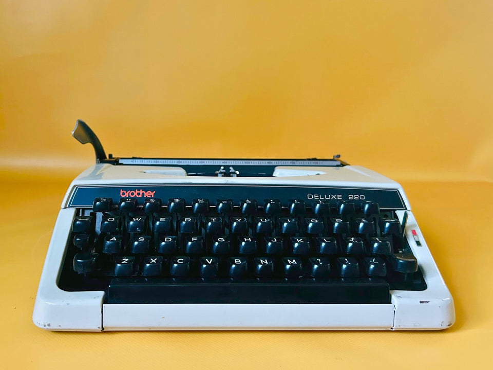Working Brother Deluxe 220 Typewriter | White Portable Manual Typewriter with Case | English QWERTY