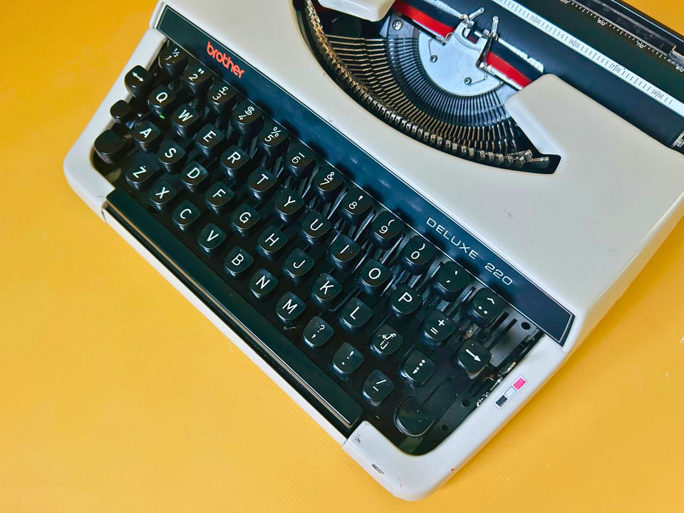 Working Brother Deluxe 220 Typewriter | White Portable Manual Typewriter with Case | English QWERTY