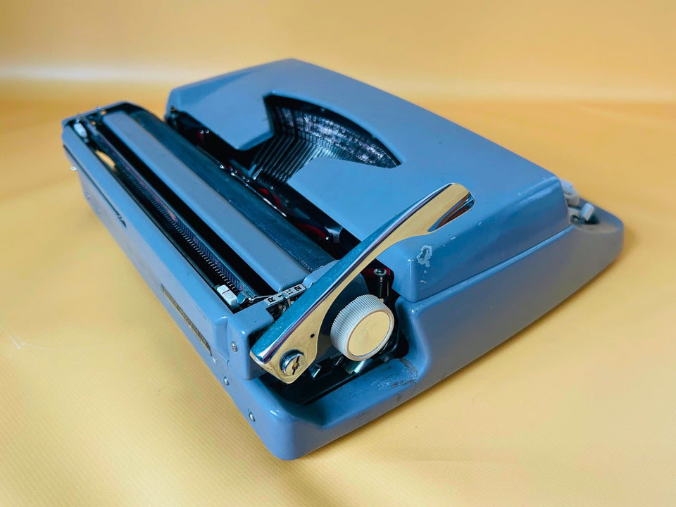 Working Brother Deluxe Typewriter | Blue Portable Manual Typewriter with Case | AZERTY