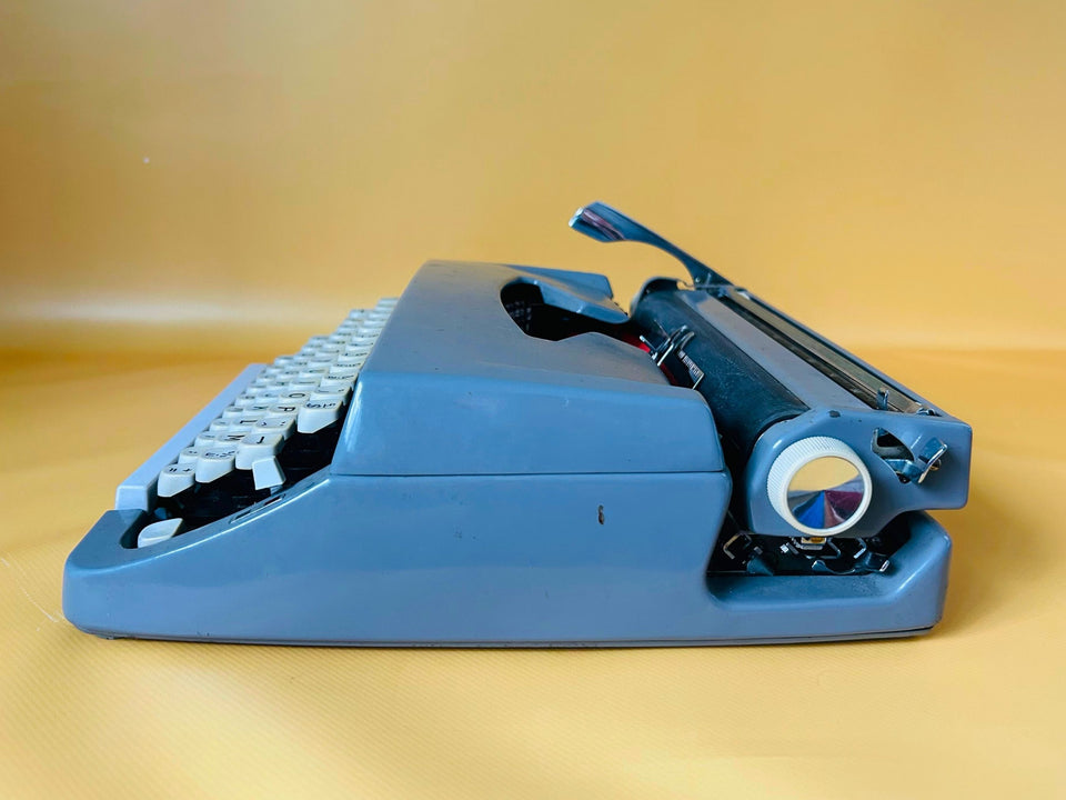 Working Brother Deluxe Typewriter | Blue Portable Manual Typewriter with Case | AZERTY