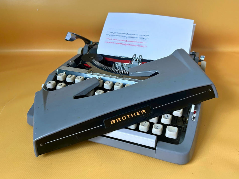 Working Brother Deluxe Typewriter | Blue Portable Manual Typewriter with Case | AZERTY
