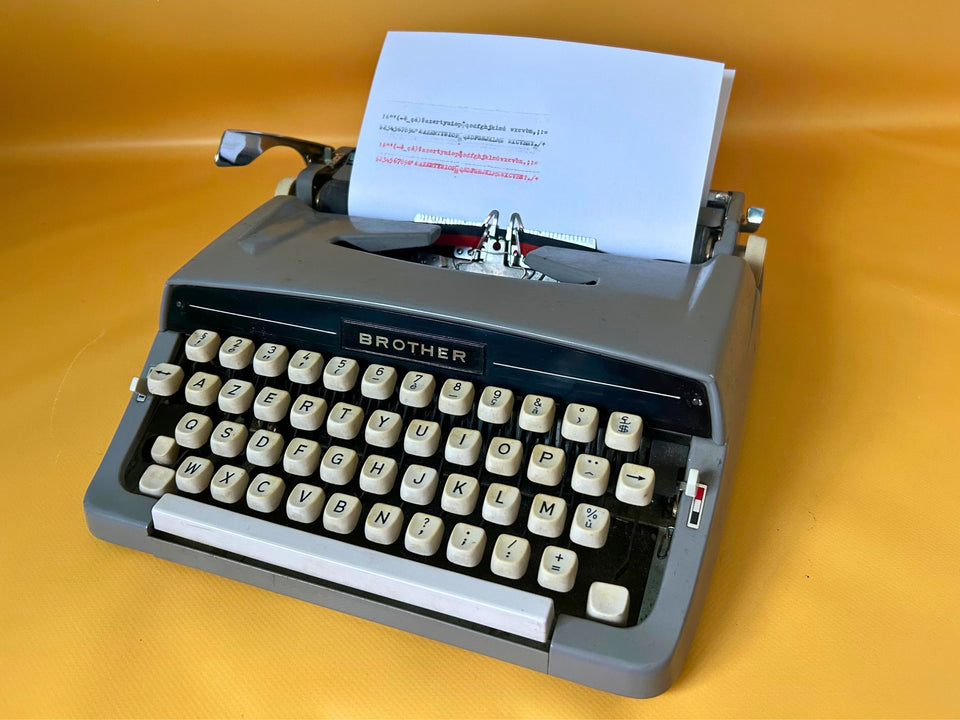 Working Brother Deluxe Typewriter | Blue Portable Manual Typewriter with Case | AZERTY