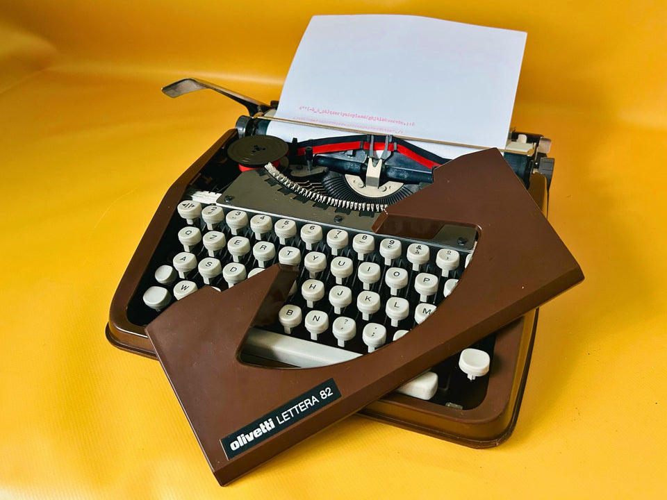 Working Olivetti Lettera 82 Typewriter | Brown Portable Manual Typewriter with Case & Instructions | QZERTY