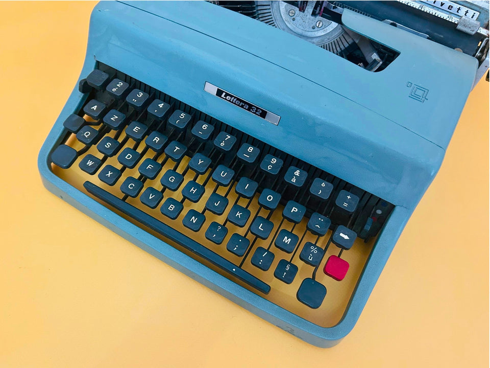Writing sample produced by Olivetti Lettera 32 manual typewriter demonstrating print quality and alignment