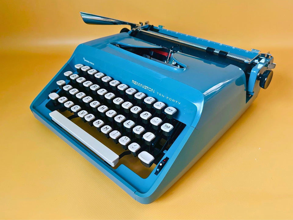 Remington Sperry Rand Ten Forty blue typewriter with English QWERTY keyboard