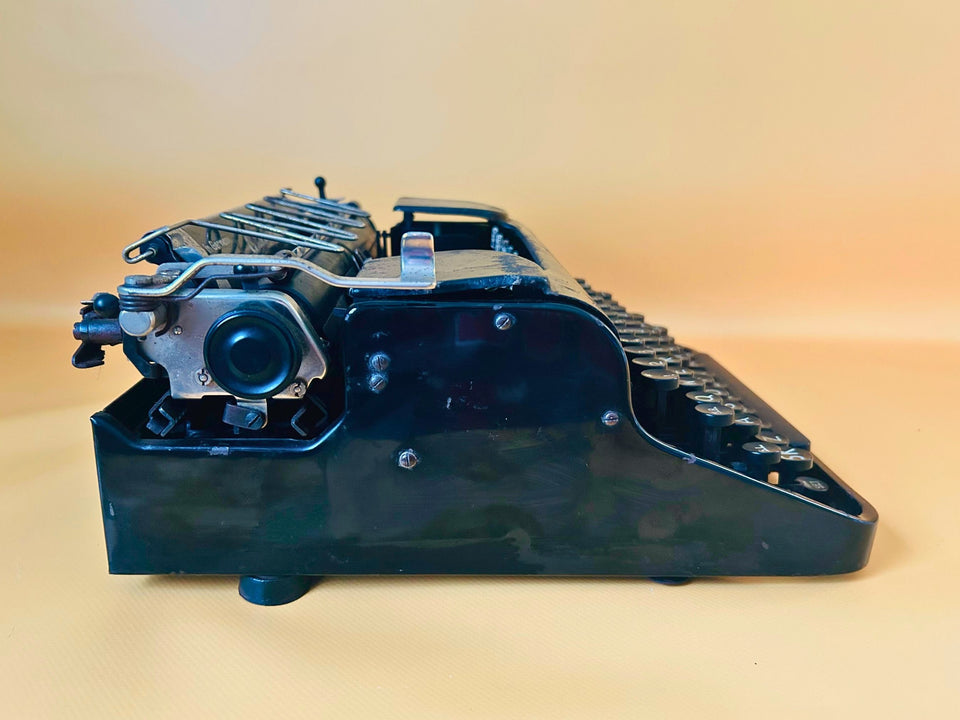 Olympia Progress Portable Typewriter – 1930s–1940s | With Case | Serviced & Working