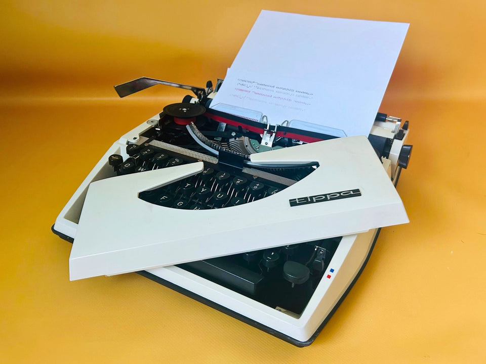 Adler Tippa Portable Typewriter – White | English QWERTY | With Case | Professionally Serviced