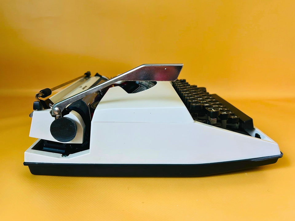 Adler Tippa Portable Typewriter – White | English QWERTY | With Case | Professionally Serviced