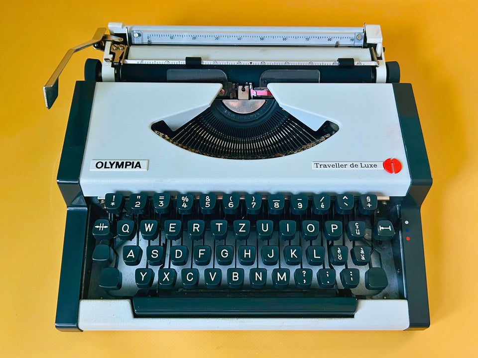 Vintage Olympia Traveller de Luxe white and black typewriter professionally serviced