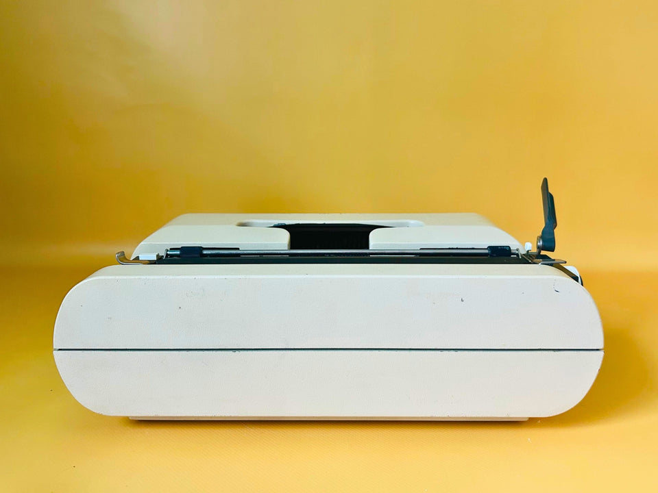 Olivetti Lettera 35 | Industrial Cream-Grey | Rare Spanish-Built Mechanical Gem