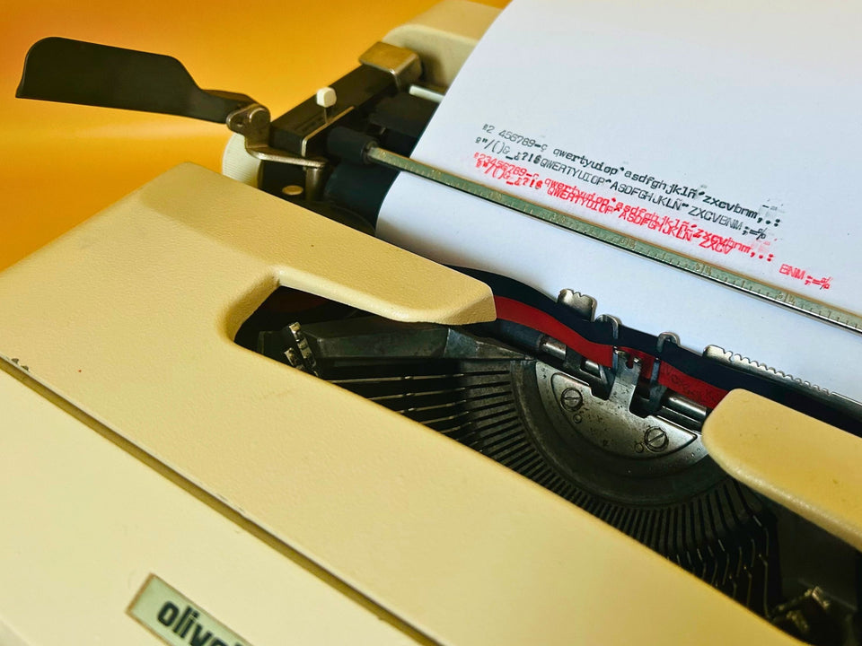 Olivetti Lettera 35 | Industrial Cream-Grey | Rare Spanish-Built Mechanical Gem