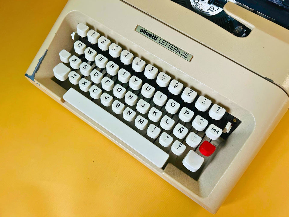 Olivetti Lettera 35 | Industrial Cream-Grey | Rare Spanish-Built Mechanical Gem