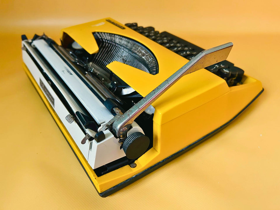 Adler Tippa Portable Typewriter – White | English QWERTY | With Case | Professionally Serviced (Copy)