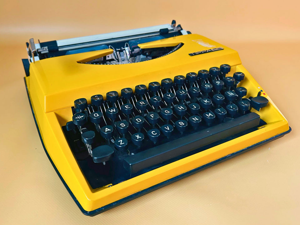 Adler Tippa Portable Typewriter – White | English QWERTY | With Case | Professionally Serviced (Copy)