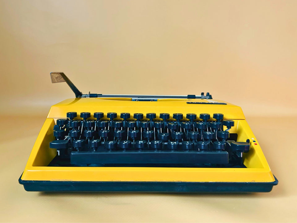 Adler Tippa Portable Typewriter – White | English QWERTY | With Case | Professionally Serviced (Copy)