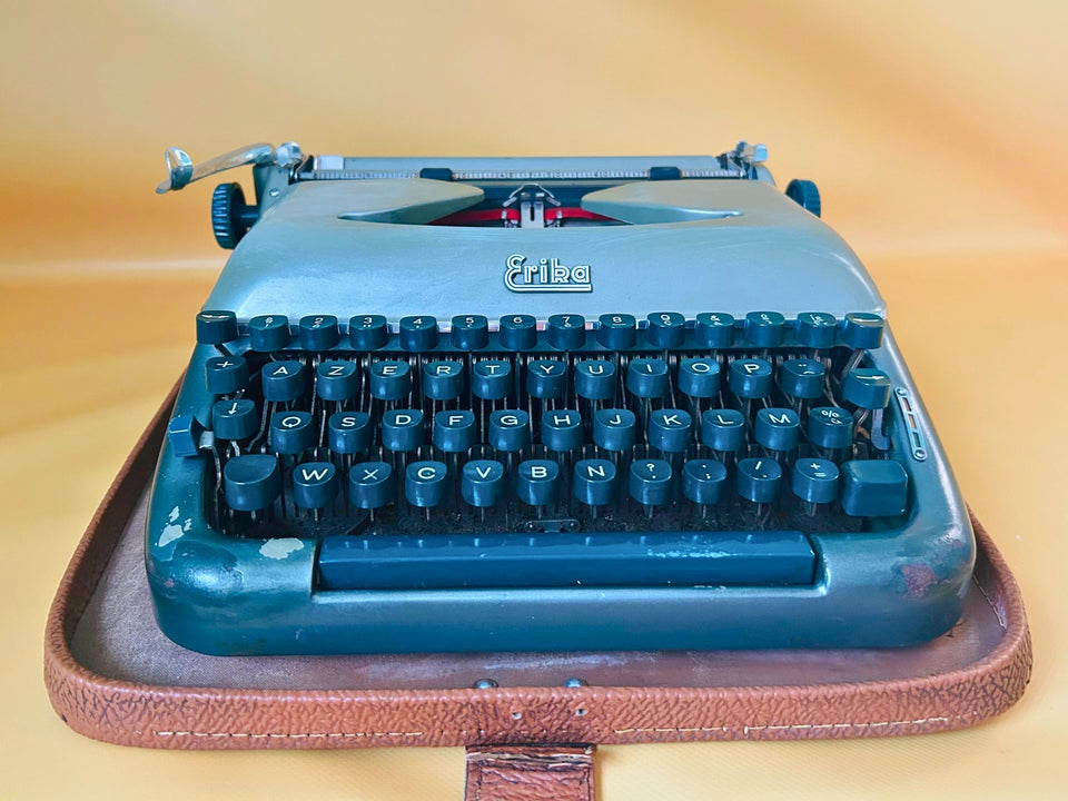 Vintage Erika 1930s Typewriter | Fully Working QWERTY Manual | German Engineering Black (Copy)