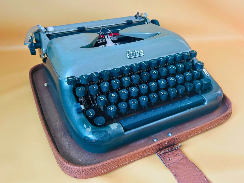Vintage Erika 1930s Typewriter | Fully Working QWERTY Manual | German Engineering Black (Copy)