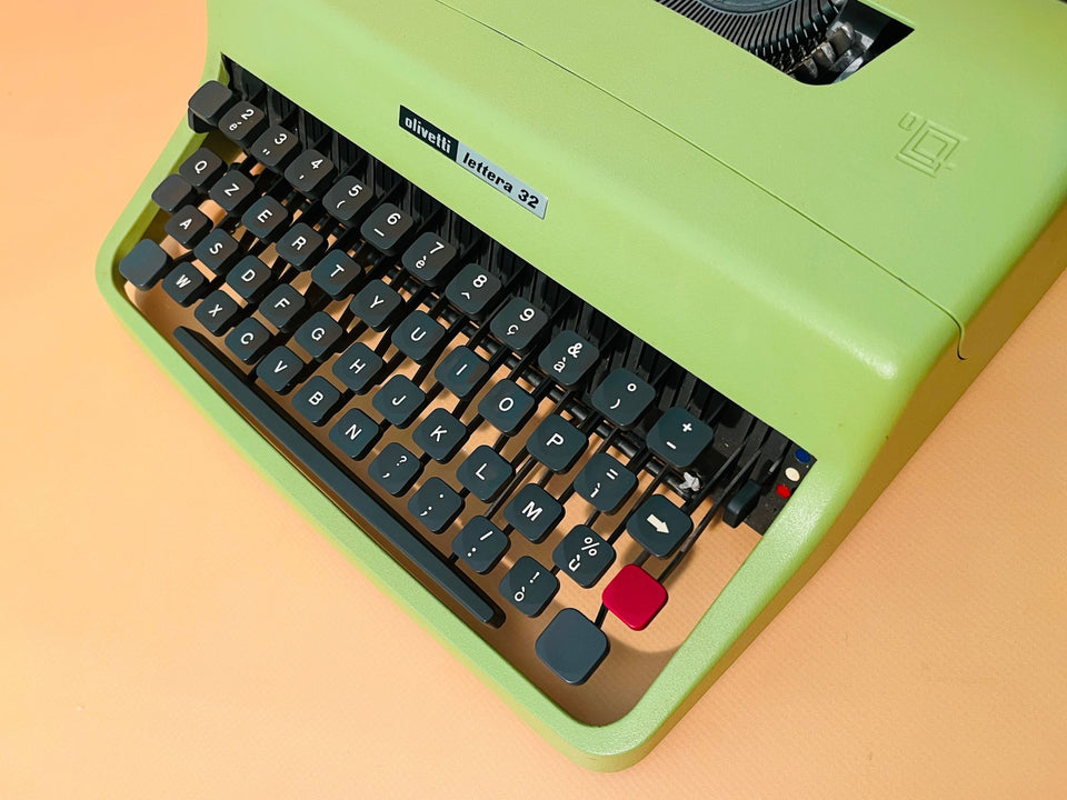 Olivetti Lettera 32 Special Edition – Salad Green | Italian QZERTY | Professionally Serviced
