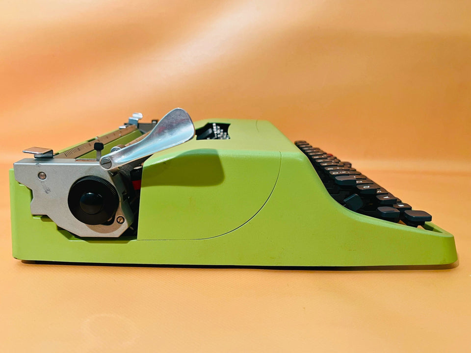 Olivetti Lettera 32 Special Edition – Salad Green | Italian QZERTY | Professionally Serviced
