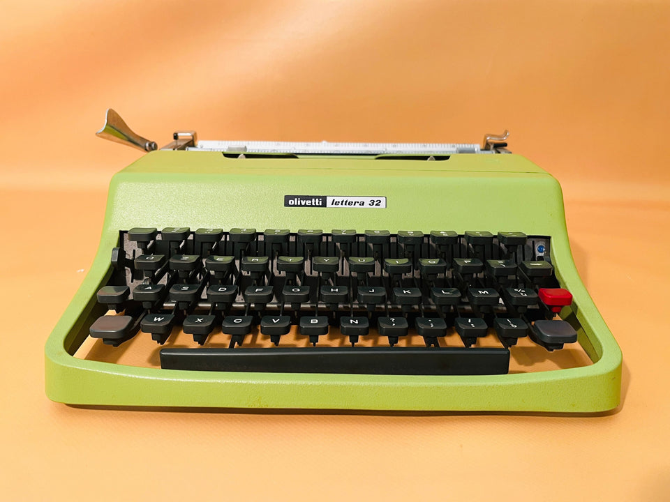 Olivetti Lettera 32 Special Edition – Salad Green | Italian QZERTY | Professionally Serviced