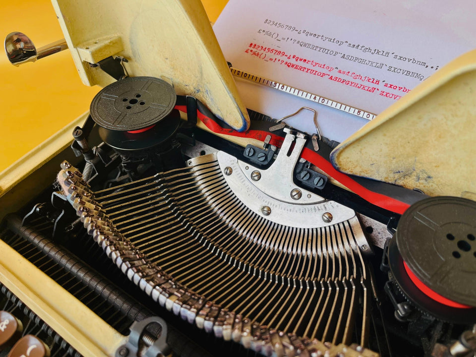 Working Typewriter Erika Model 10 Cream With Case And Brushes QWERTY