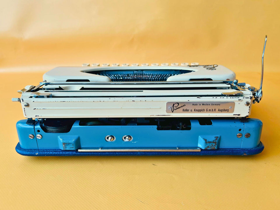 Working Typewriter Princess 300 Blue With Leather Case QWERTY