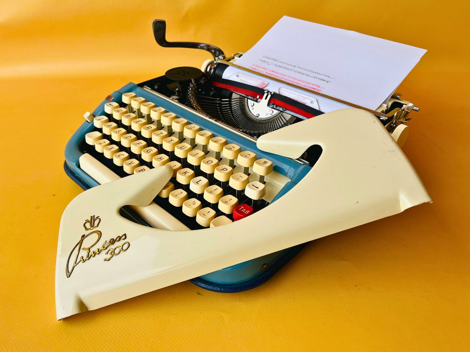 Working Typewriter Princess 300 Blue With Leather Case QWERTY