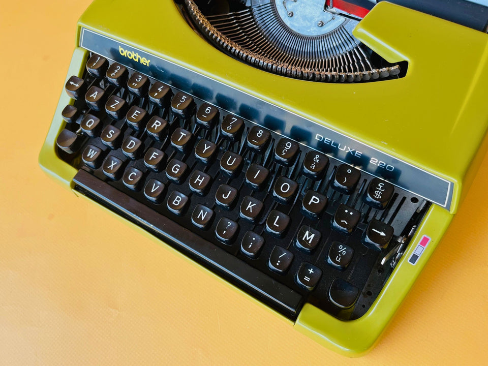 Working Typewriter Brother Deluxe 220 Green Ultra Mint