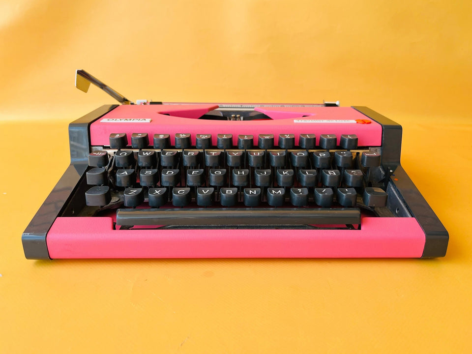 Vintage Olympia Traveller De Luxe Typewriter - Custom Pink Working Typewriter with Case QWERTY