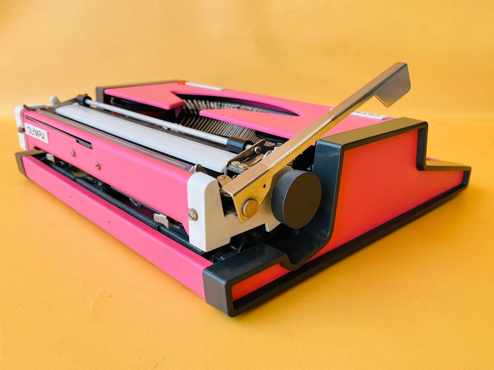 Vintage Olympia Traveller De Luxe Typewriter - Custom Pink Working Typewriter with Case QWERTY