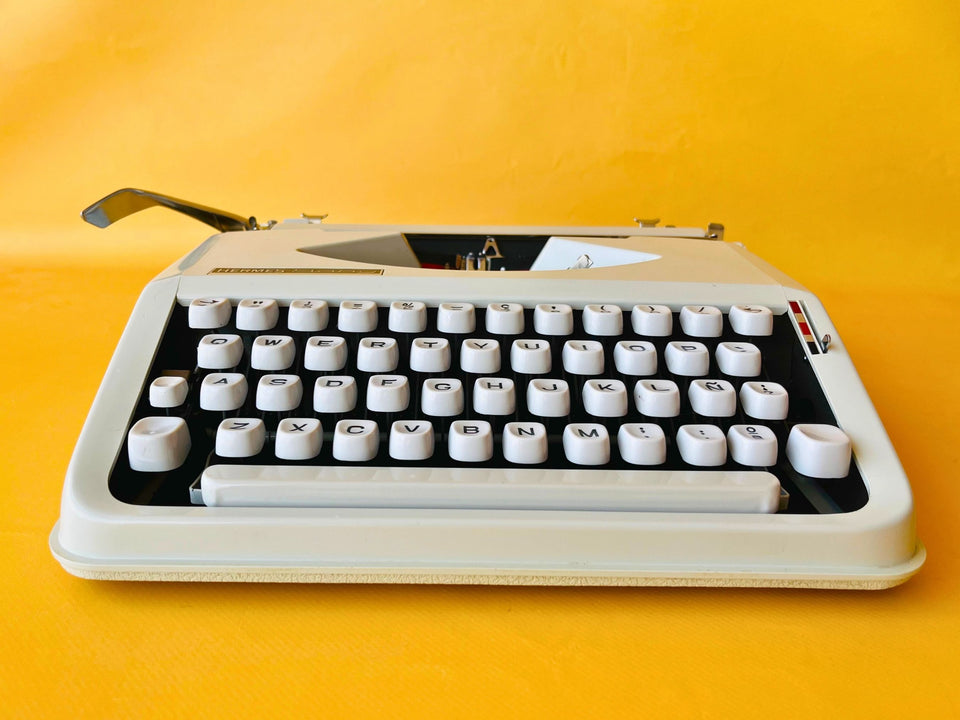 Hermes Baby | Arctic White | Swiss-Made Ultra-Portable Icon (1970s)