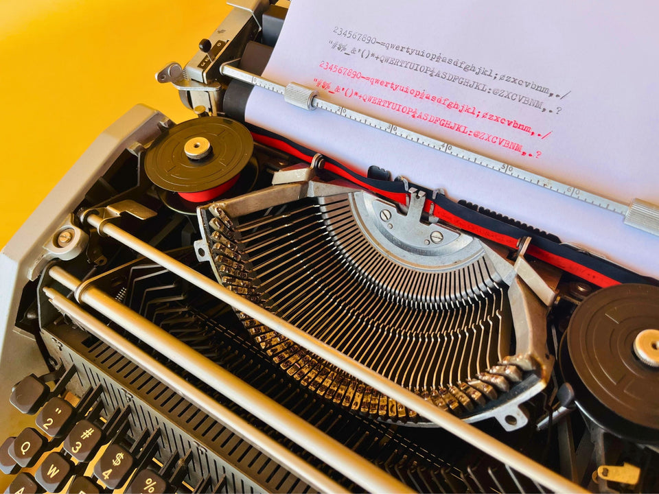 Working Typewriter Olivetti Underwood Lettera 33 Mint With Case