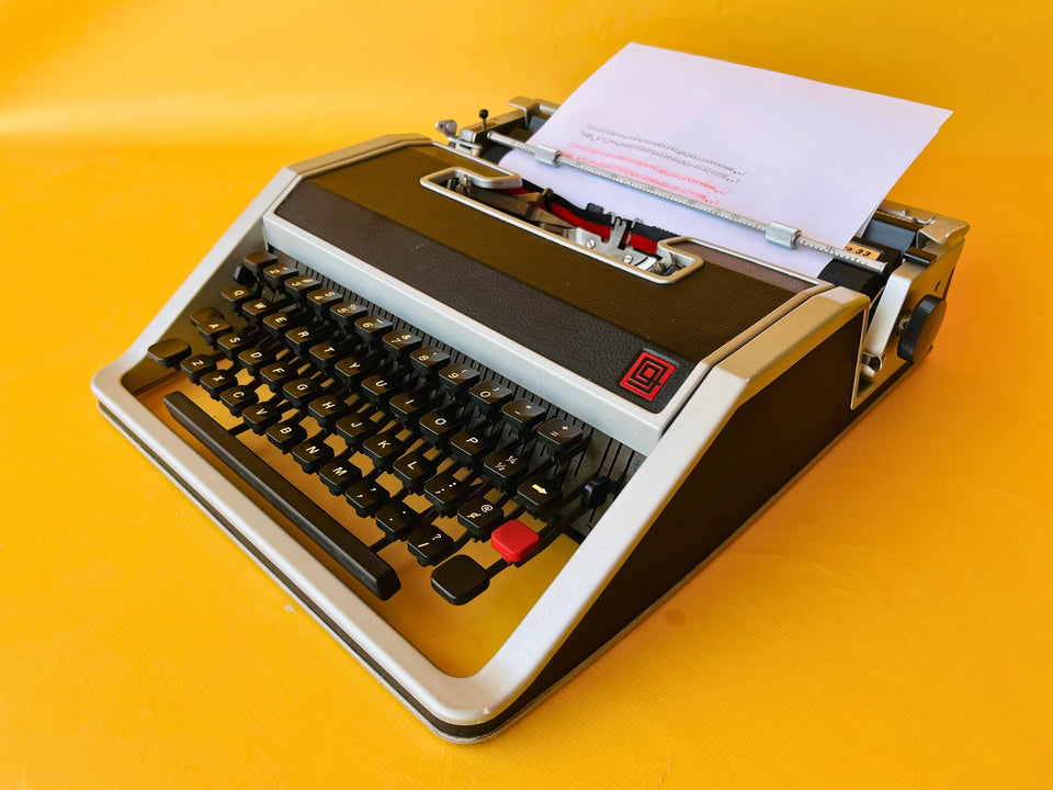 Working Typewriter Olivetti Underwood Lettera 33 Mint With Case