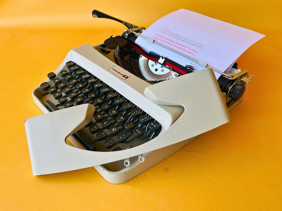 Working Typewriter Underwood 18 Gray Portable Spanish Qwerty