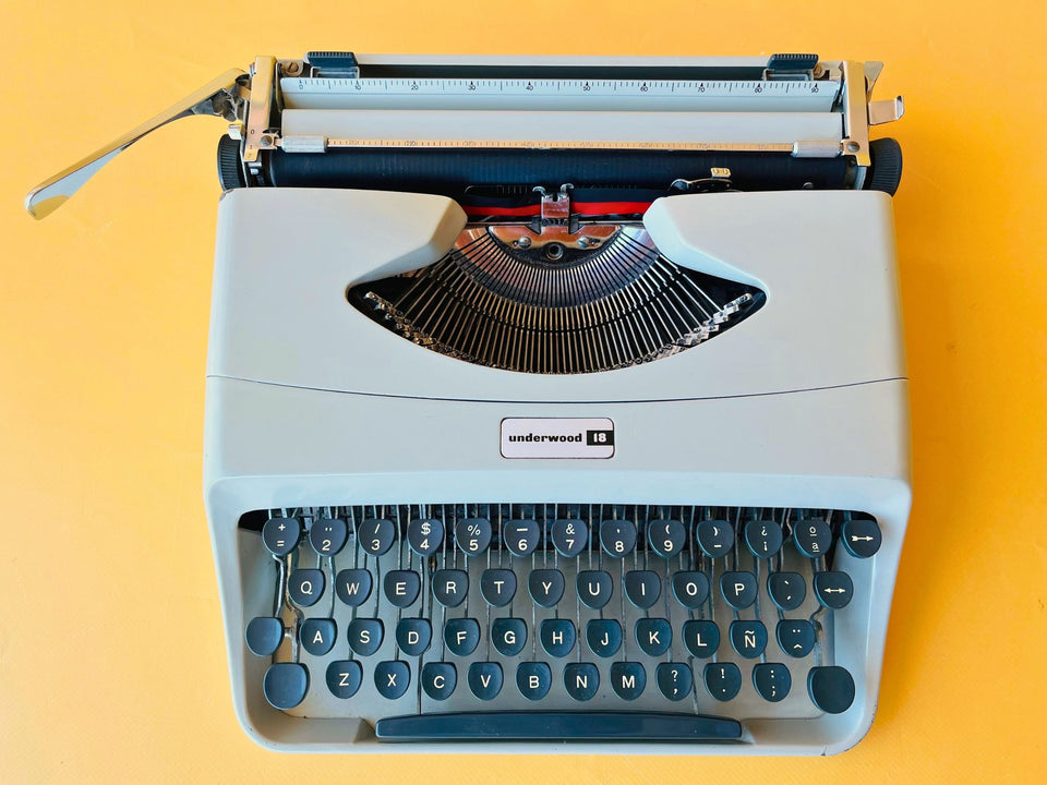 Working typewriter Underwood 18 gray top-down keyboard view