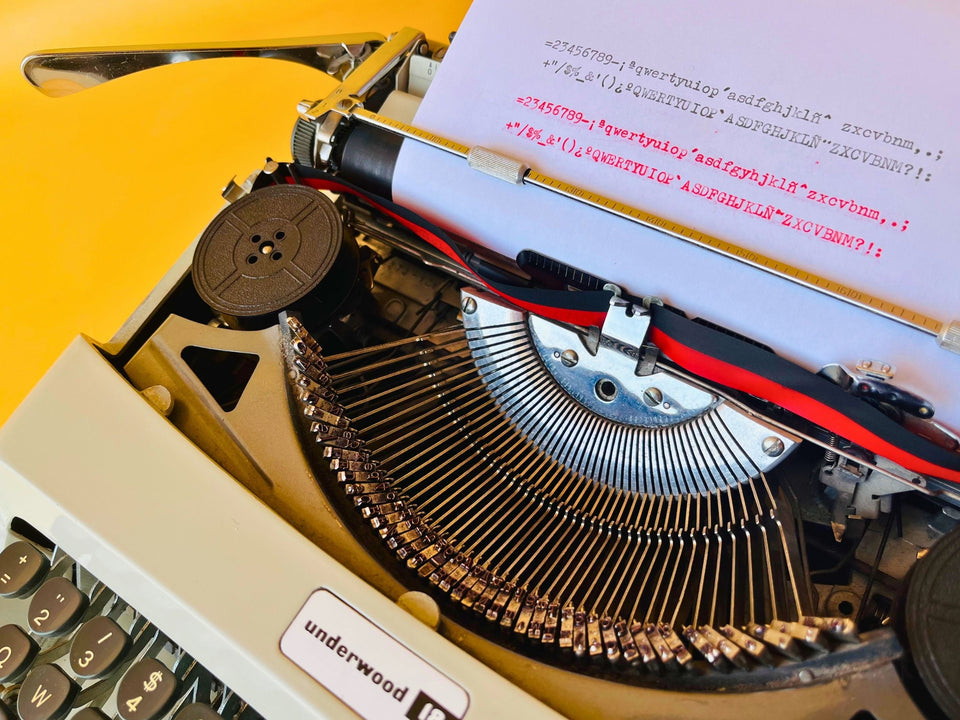 Working Typewriter Underwood 18 Gray Portable Spanish Qwerty