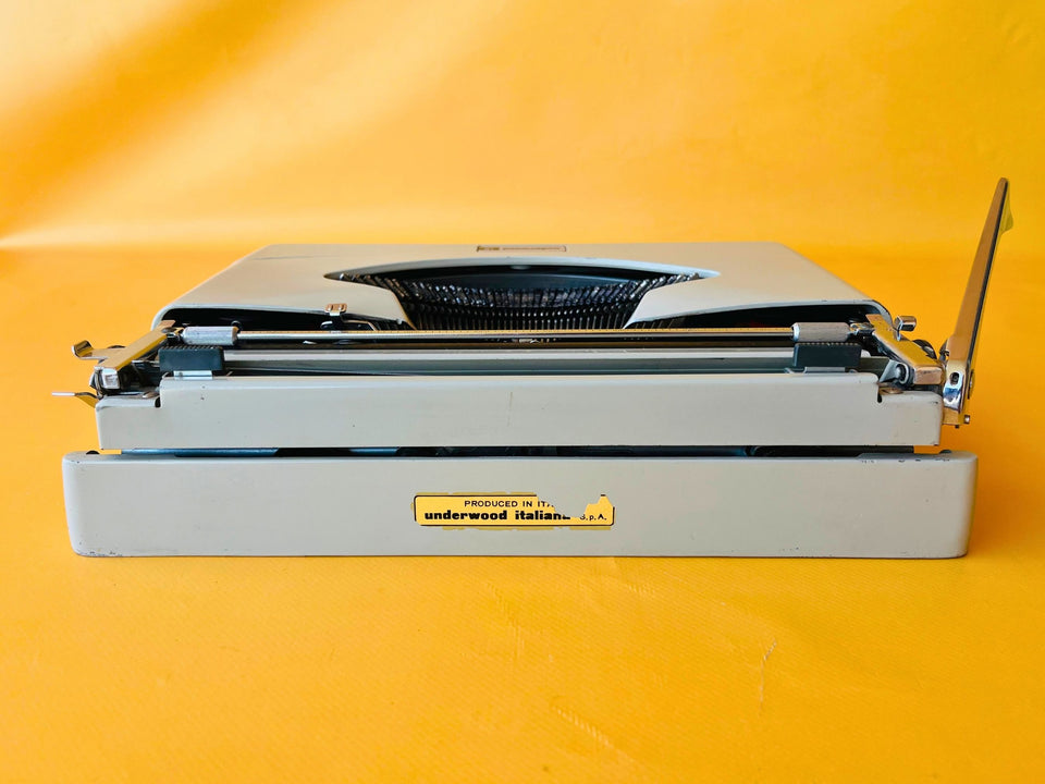 Working Typewriter Underwood 18 Gray Portable Spanish Qwerty