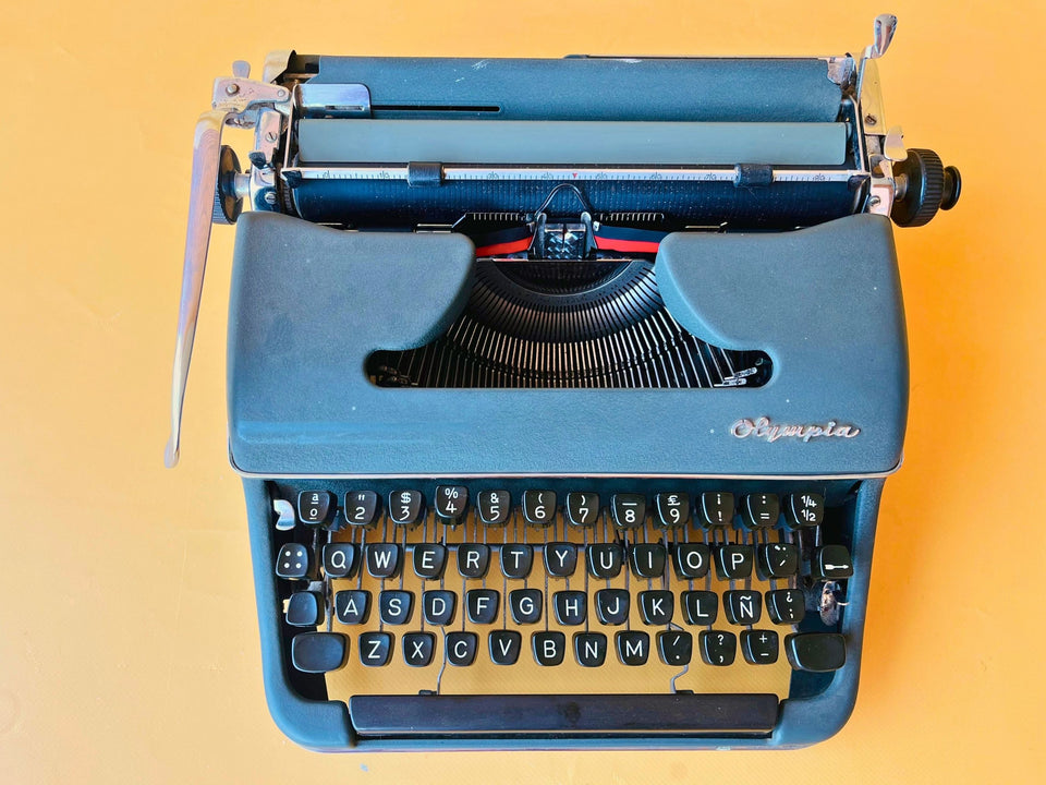 Working typewriter Olympia SM3 teal top-down keyboard view