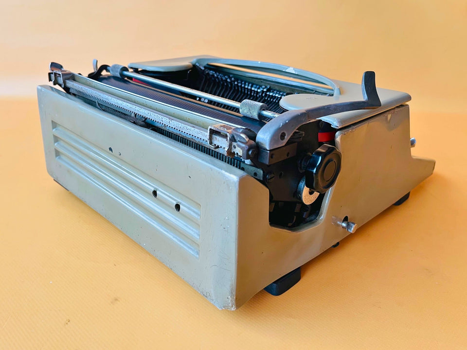 Working Hispano Olivetti Studio 46 | Rare Glass Keys | Sage Green