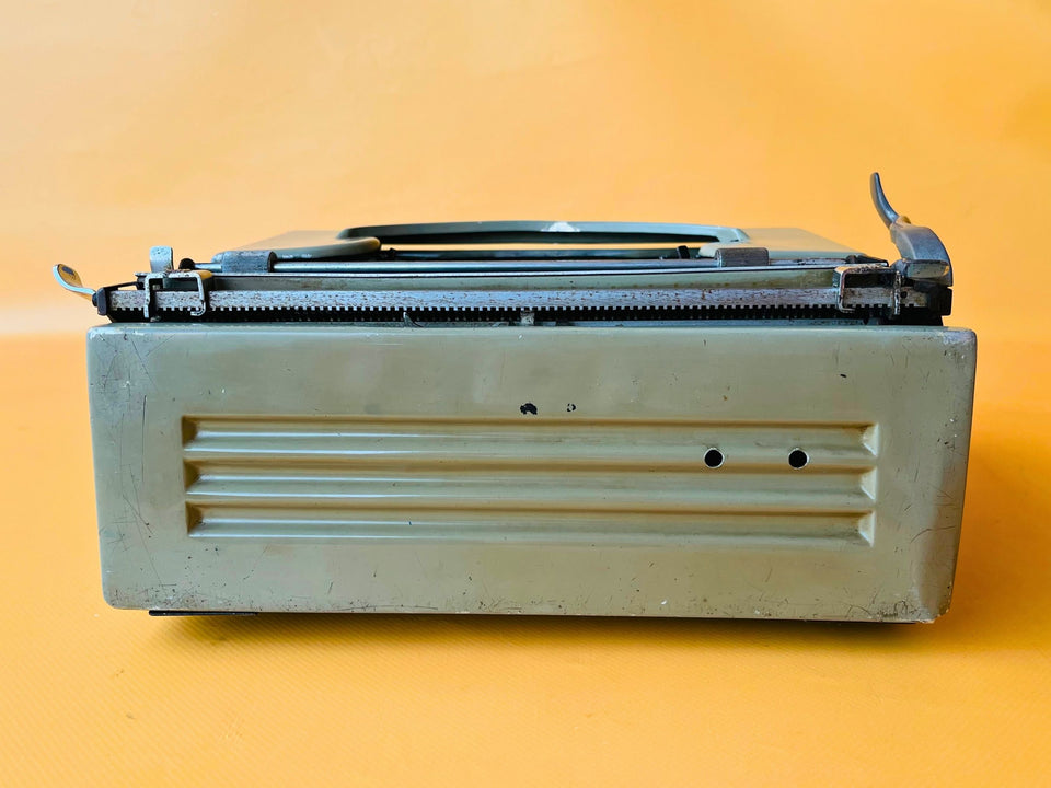 Working Hispano Olivetti Studio 46 | Rare Glass Keys | Sage Green