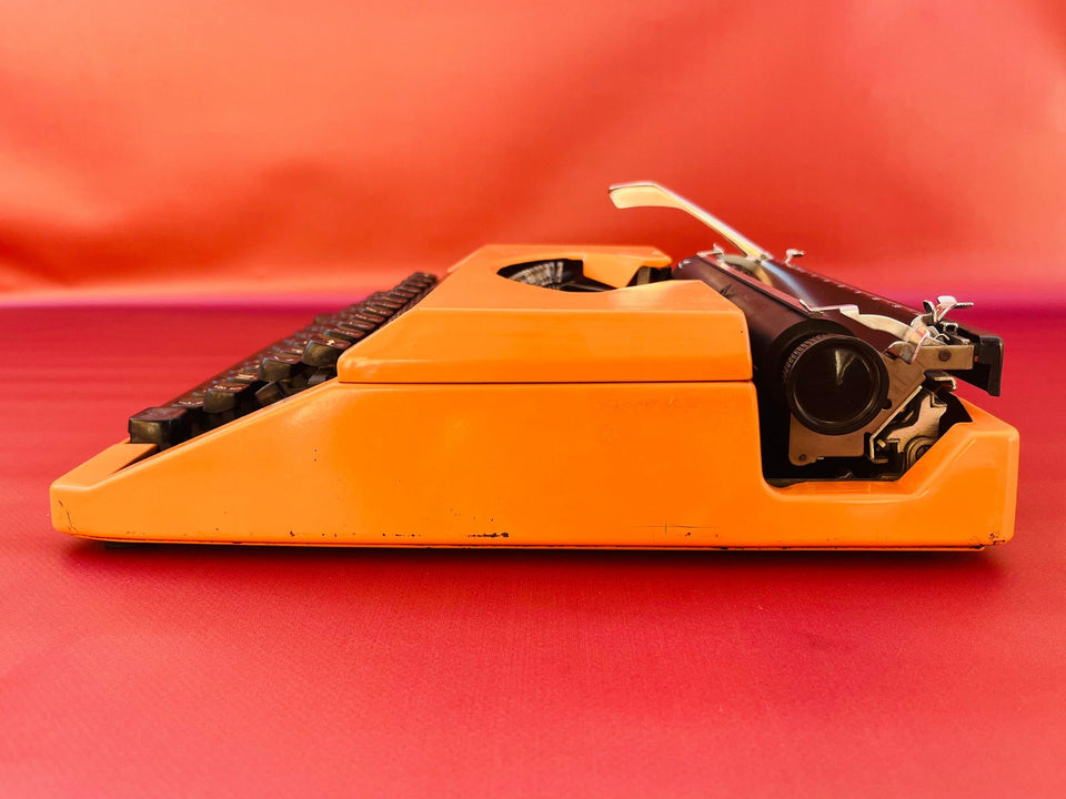 Working Typewriter Silver Reed Silverette II Orange Spanish Qwerty