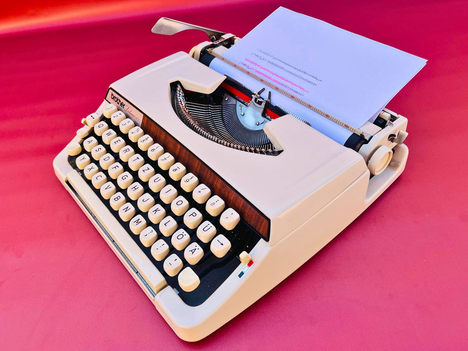 Working Typewriter Brother Deluxe 900 Mint Condition With Case